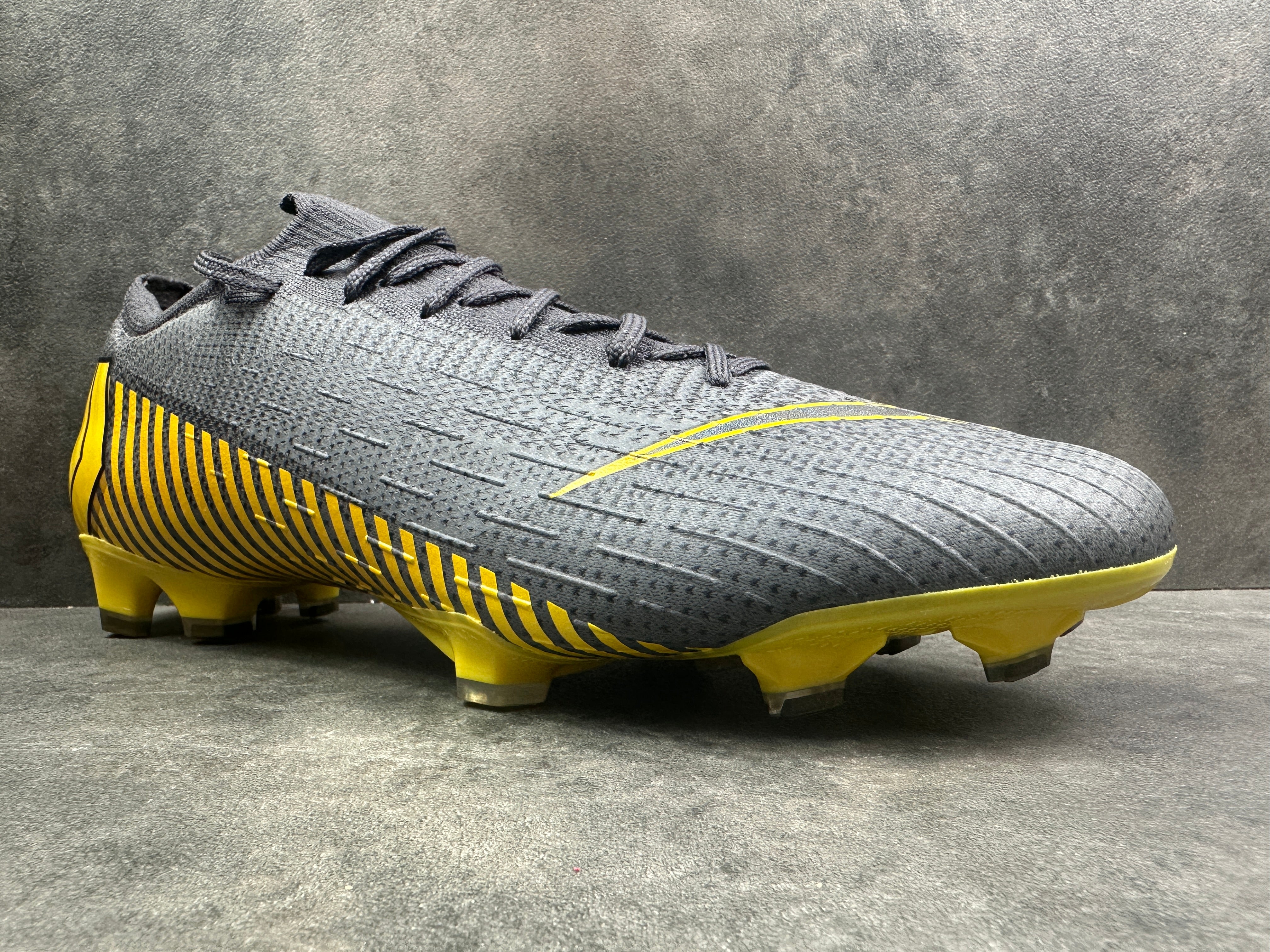 【新品、未使用】NIKE MERCURIAL VAPOR F.G. サッカー Nike Mercurial Vapor XII Club FG/MG - Black/Metallic Gold