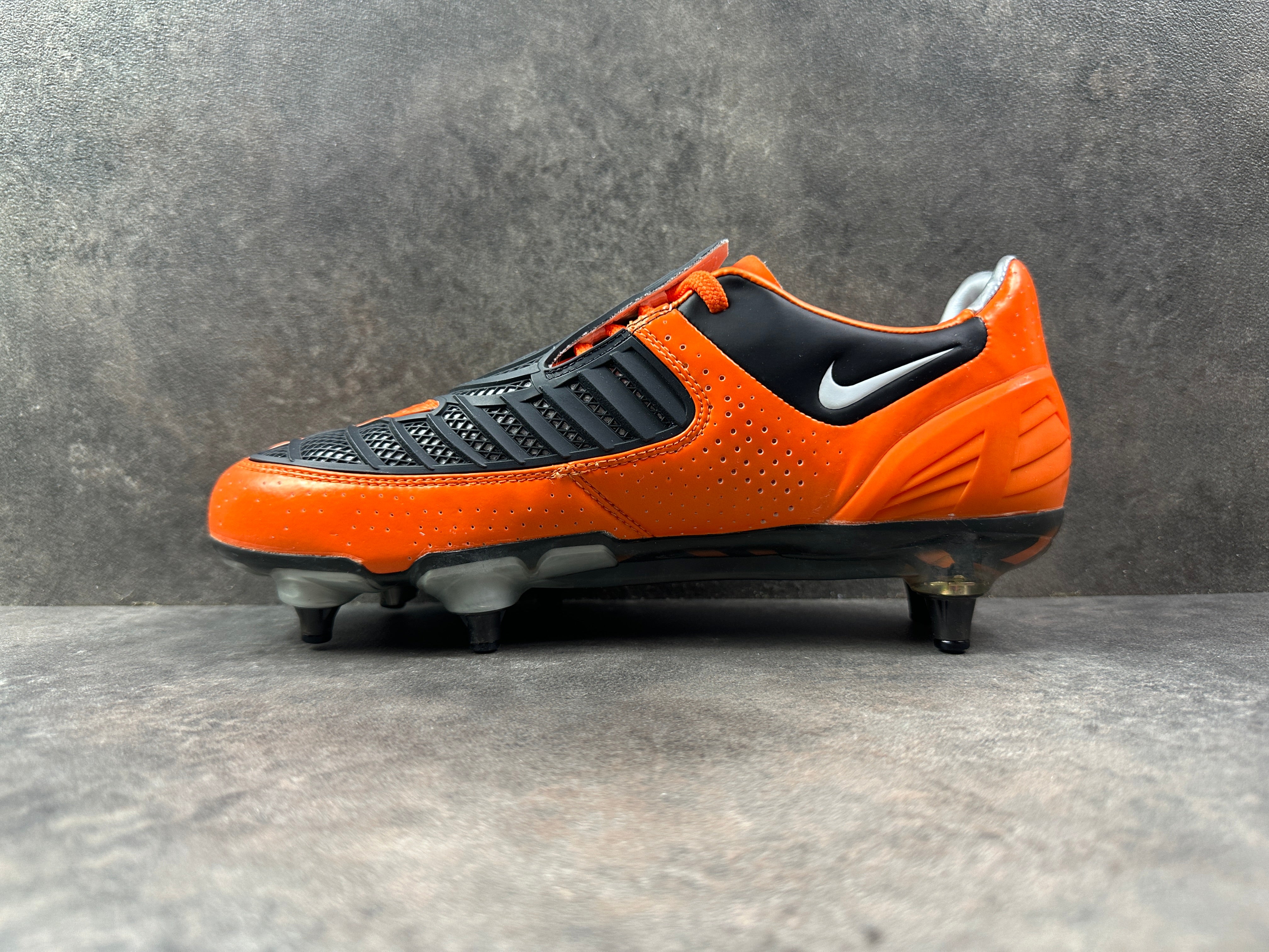 nike total 90 orange and black